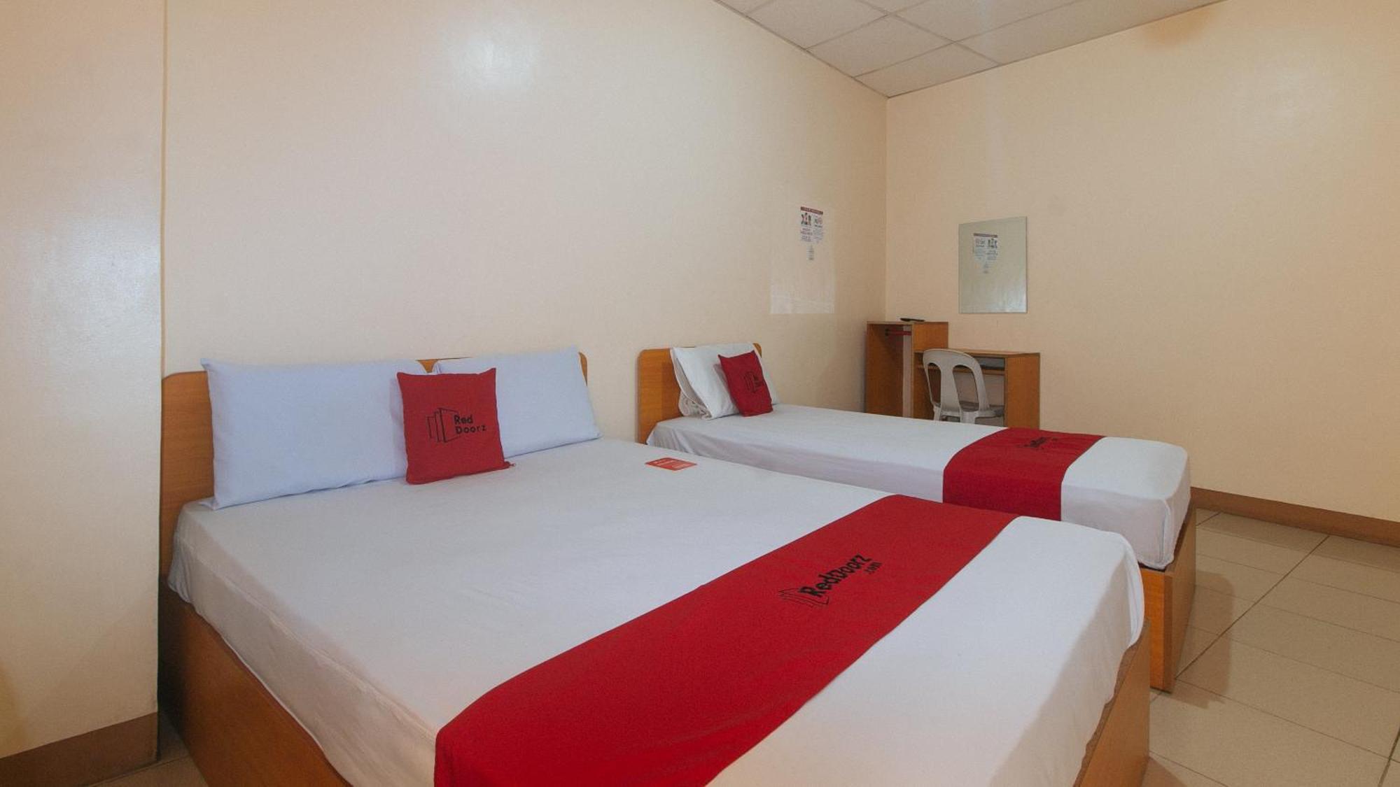 Reddoorz @ Asiana Pension Inn Mandaue Esterno foto
