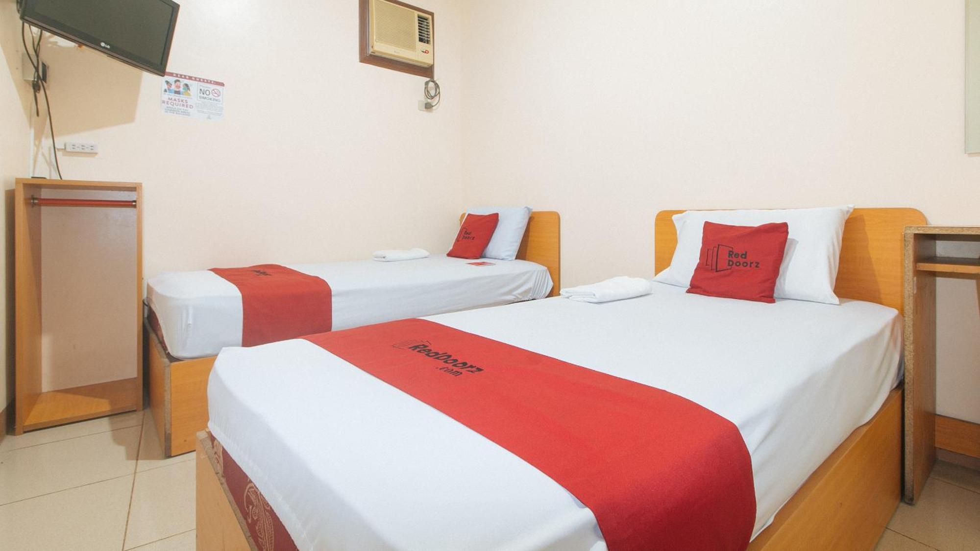 Reddoorz @ Asiana Pension Inn Mandaue Esterno foto