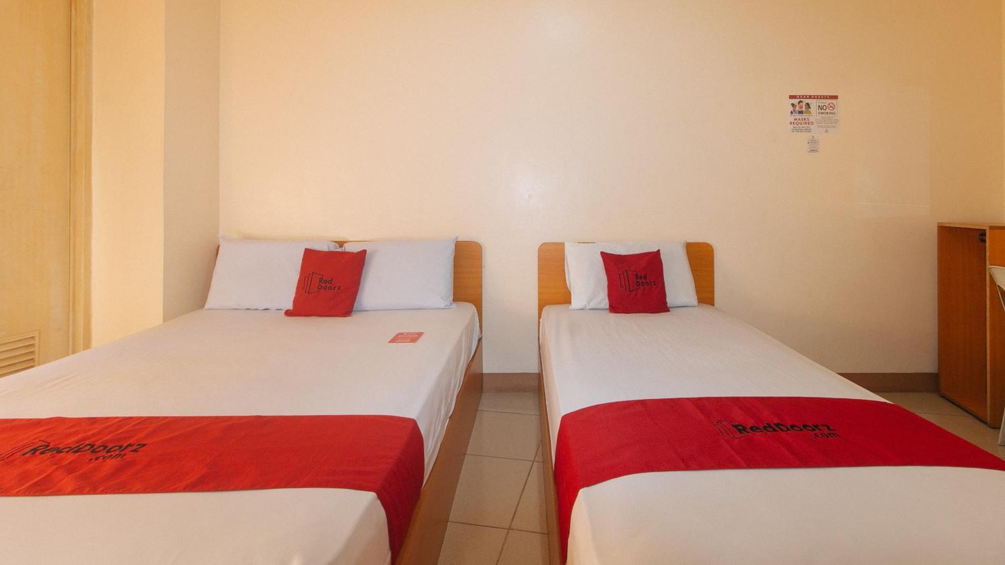 Reddoorz @ Asiana Pension Inn Mandaue Esterno foto